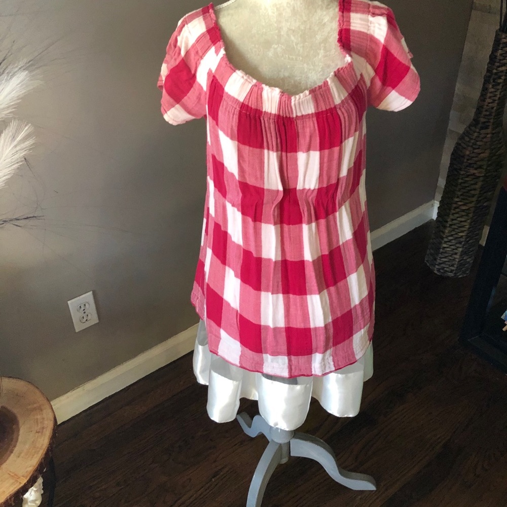 Red white checked off shoulder